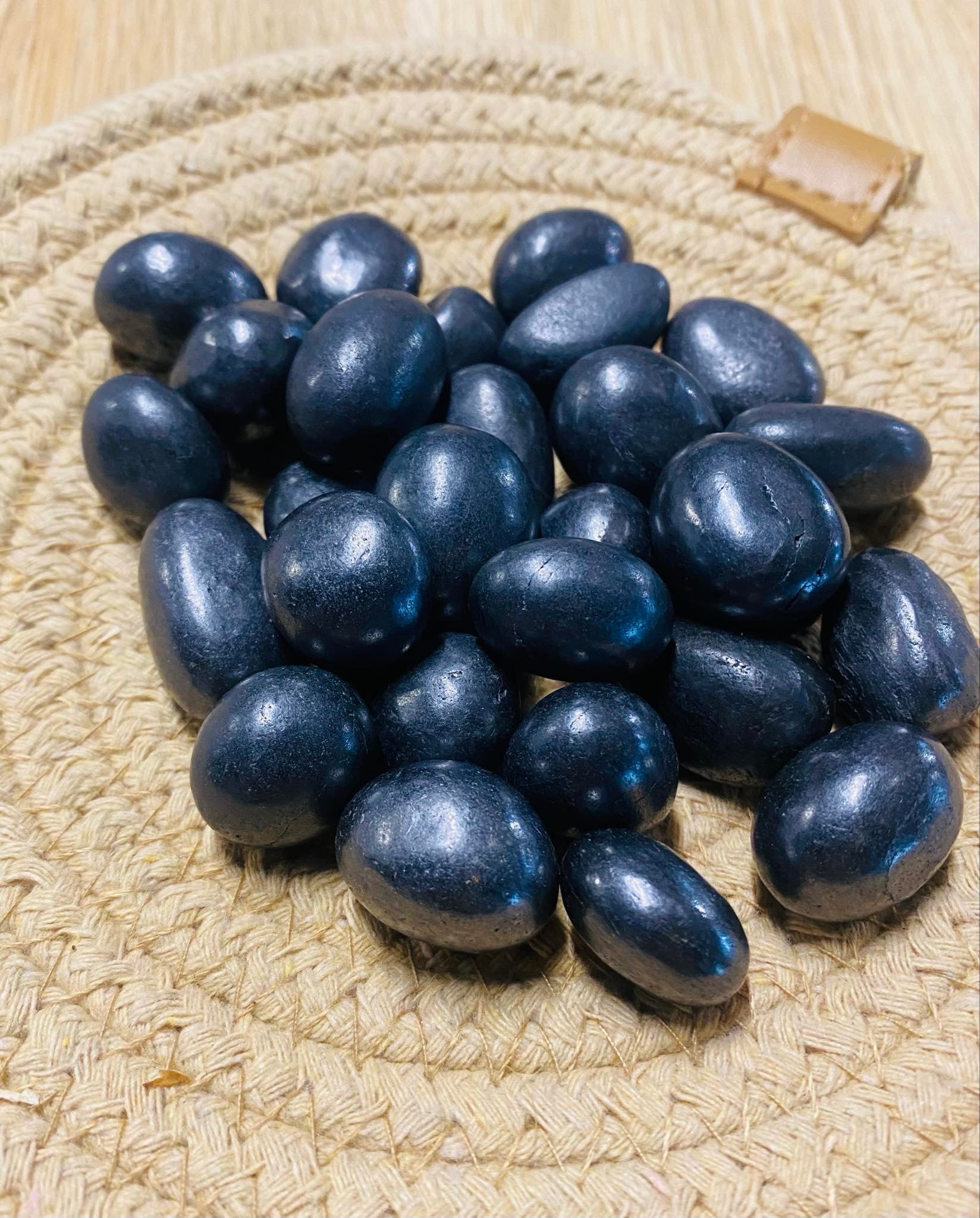 Shungite Tumble Stones – Crystal Intentions1